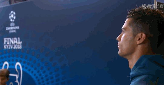 gif-霸道c罗安慰萨拉赫 总裁版