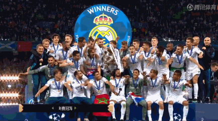 gif悲喜两重天红军罪人含泪致歉球迷皇马列队致敬齐祖