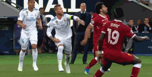 详解争议瞬间:萨拉赫拉莫斯纠缠全过程 水爷是