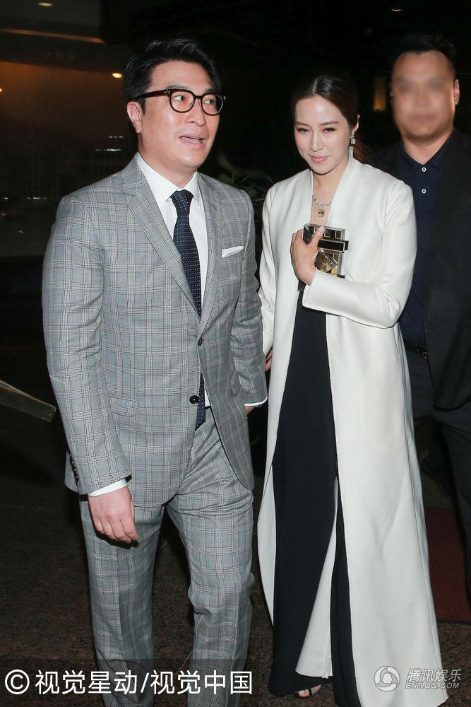 小贝人气高 徐子淇胸前半亿黄钻更抢镜