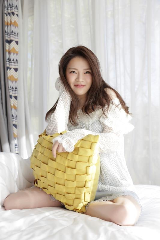 于果单曲《侧脸》催泪刷屏,霸占网易云音乐榜