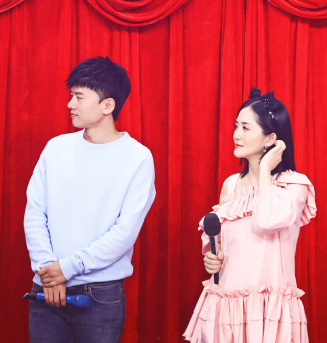 蔡徐坤7年前说要做谢娜的徒弟,如今谢娜暖心答