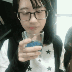 找了一个二次元少女品尝了一下,她给的答案是