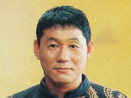 72岁北野武爱上小18岁情人,赔给发妻200亿,网友:这很北野武!