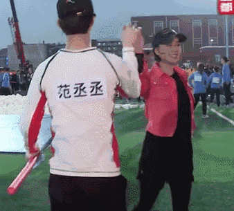 而且吼,他也是暖男一枚喔.