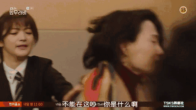 有大妈直接在法庭打架