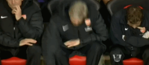 gif秀-老帅也会孩子气 温格和拉链的搞笑战斗史