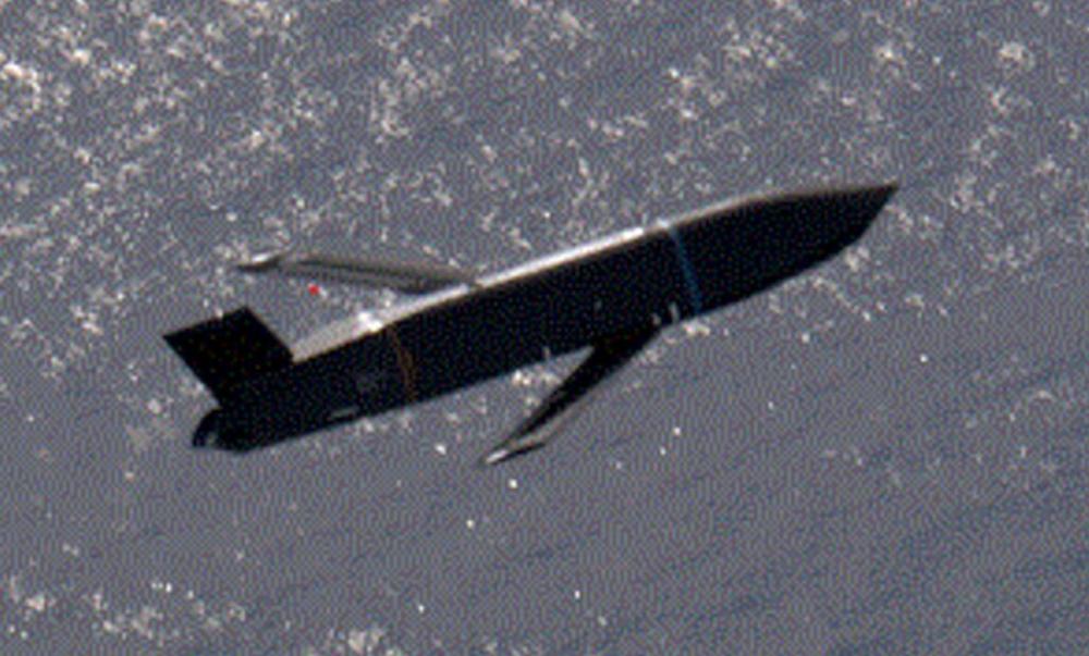 美2架B-1B轰炸机完成AGM-158C齐射试验