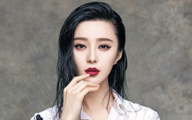 黄毅清连发三条微博力挺崔永元 暗示范冰冰打