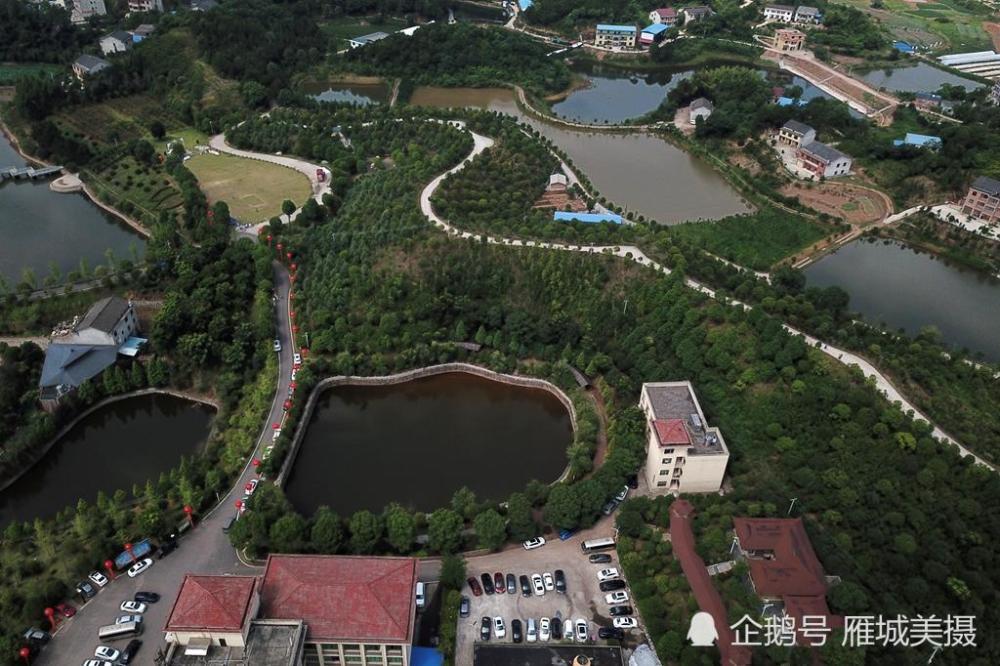 航拍衡阳近郊五星休闲农庄——佳园山庄,山水相间,田园风光如画