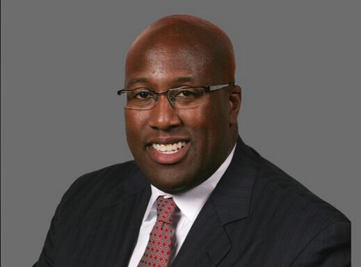 他工作两年竟赚九年工资 4年3度被裁却引勇士