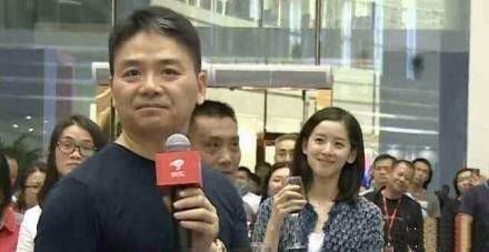 黄晓明眉目传情，陈晓撩纱吻，罗晋藏糖果，明星情侣的瞬间好甜