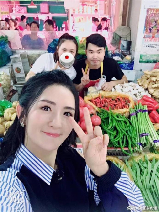 蔡徐坤7年前说要做谢娜的徒弟,如今谢娜暖心答