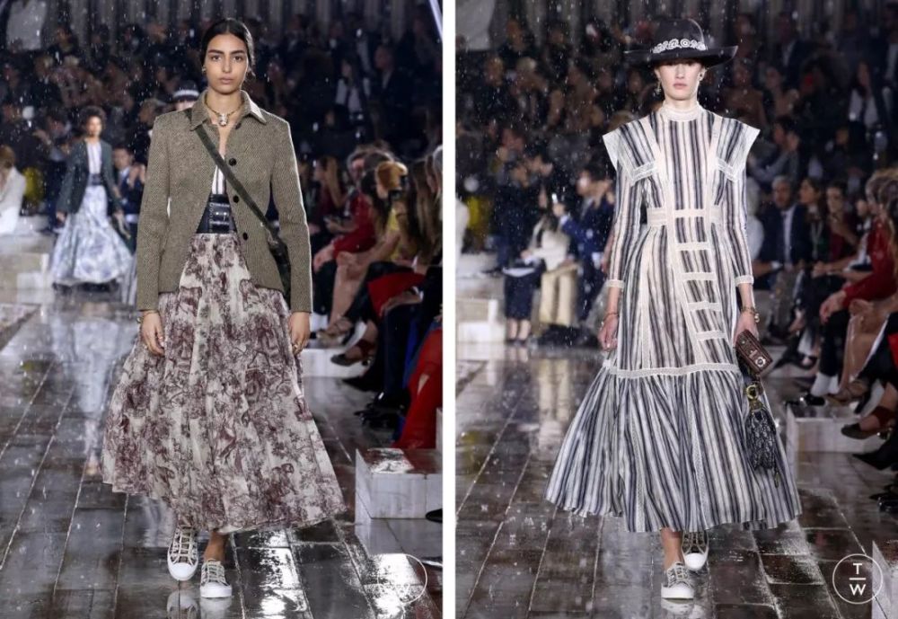 裙子混搭运动鞋 时髦的人都这么穿