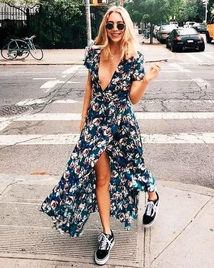 裙子混搭运动鞋 时髦的人都这么穿