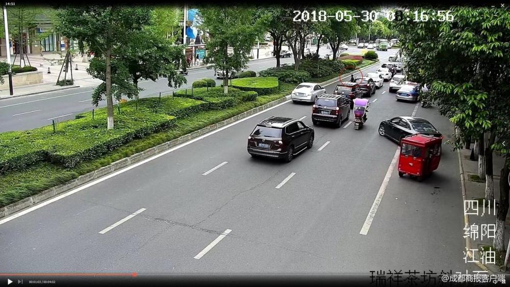 绵阳六旬大妈鬼探头式过马路 结果颧骨趾骨被