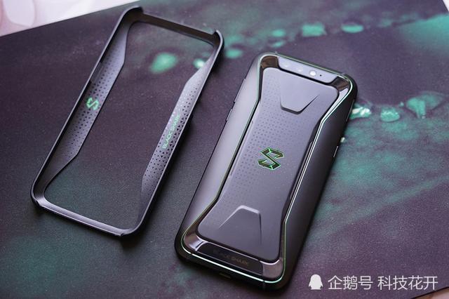 小米8是今年最值得购买的手机,与黑鲨相比谁更