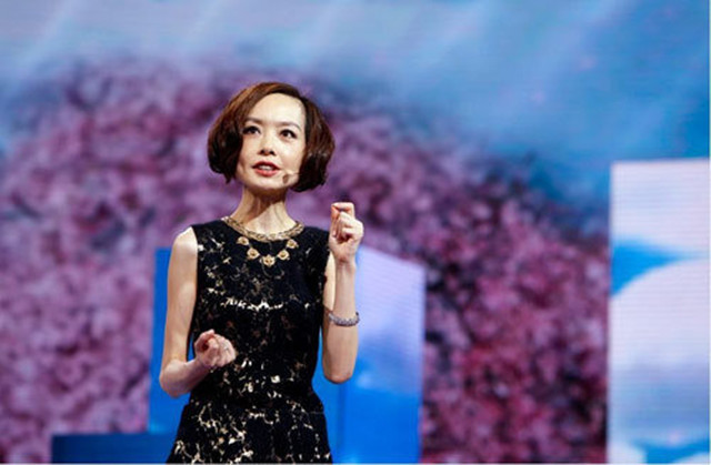 48岁陈鲁豫新恋情疑曝光，下飞机就回家约会，还是姐弟恋