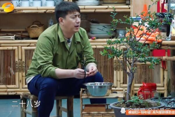 黄磊说自己28岁的时候在大学里面教书,刘宪华