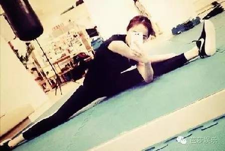 一言不合就劈叉,刘亦菲杨幂玩起一字马太惊艳