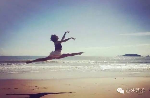 一言不合就劈叉,刘亦菲杨幂玩起一字马太惊艳