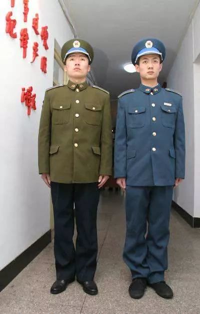 视频 2分45秒 带你看一场解放军军服秀!