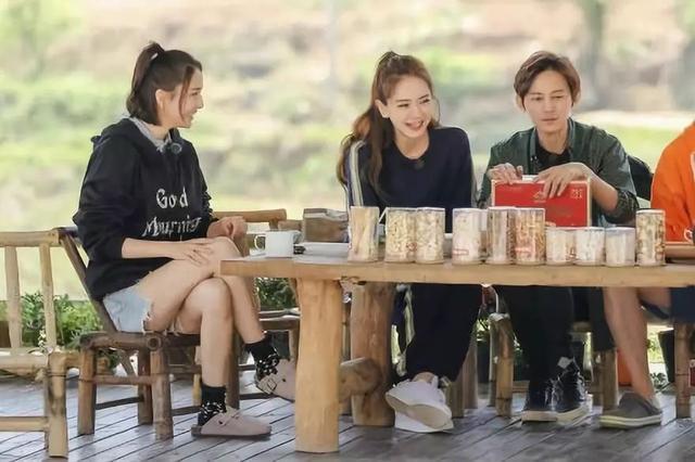 你还相信女明星吃不胖的人设吗？佟丽娅半块饼干吃了一首歌的时间