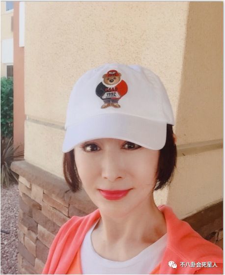 69岁潘迎紫晒近照居然那么美，皮肤白嫩似少女