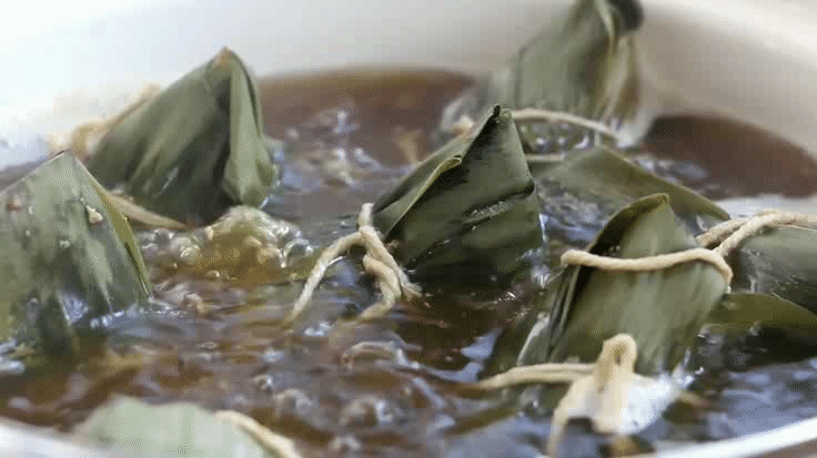 粽子这样包简单好看不漏米,吃过百款粽子,最爱还是咸蛋黄猪肉粽