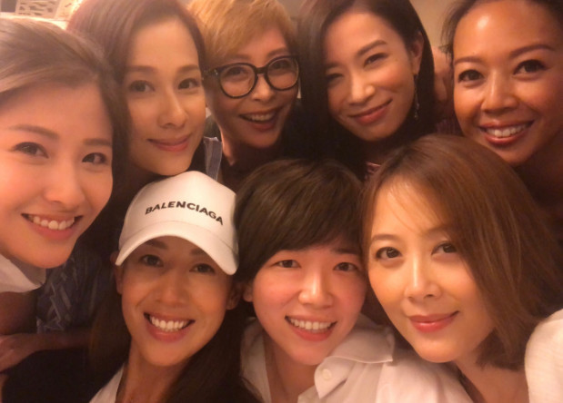 香港“七魔女”重聚！有人隐退有人离婚，只有她43岁仍然单身！