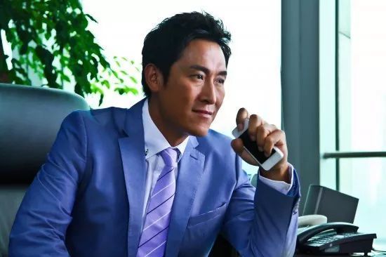TVB《飞虎》男神与陈浩民一同“咸猪手”，如今沦为配角