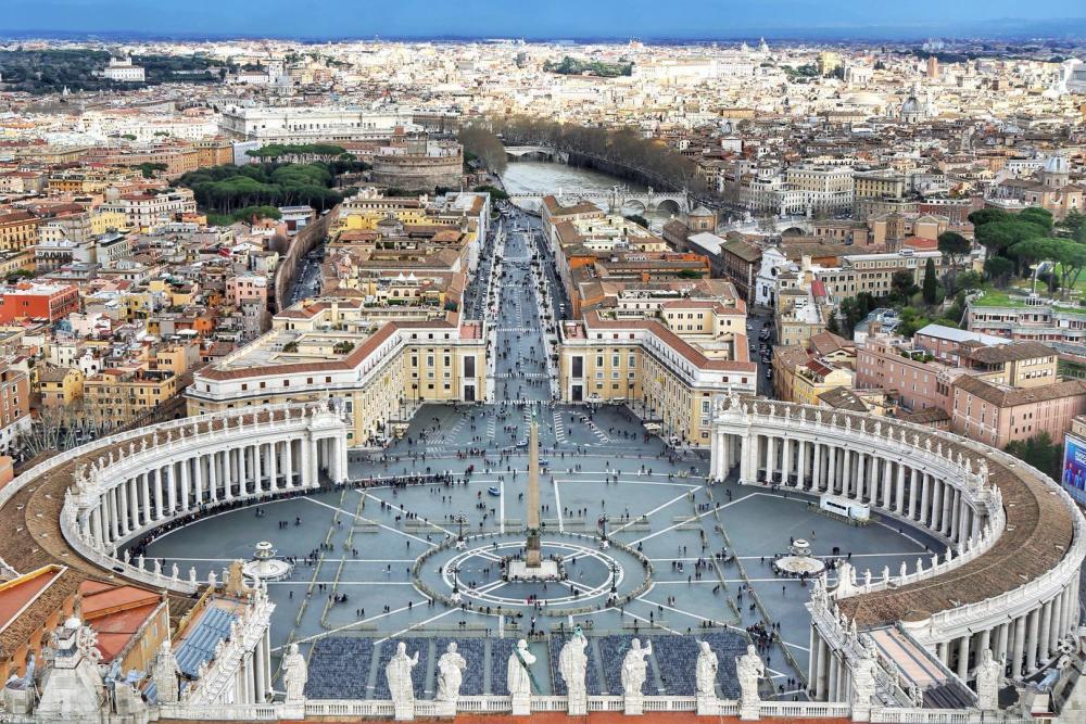 世界上最小的国家,有着游客最多的景点,被