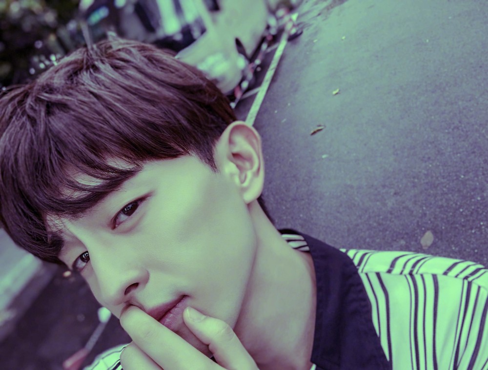 邓伦见到张韶涵的样子,就是你见到你爱豆的样