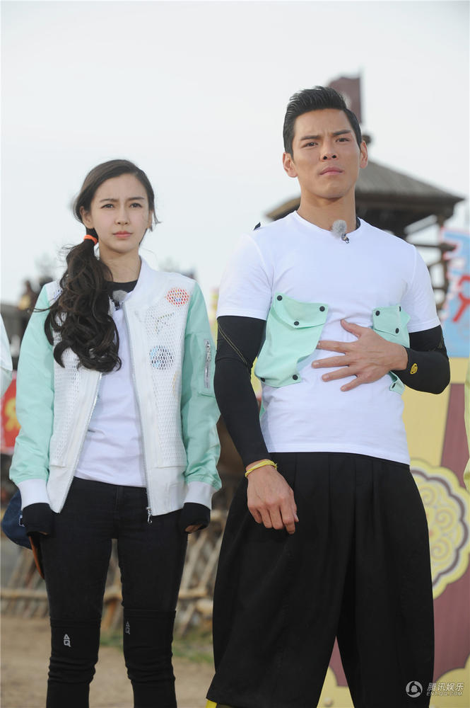 Baby扮大妈 这造型有点不忍直视