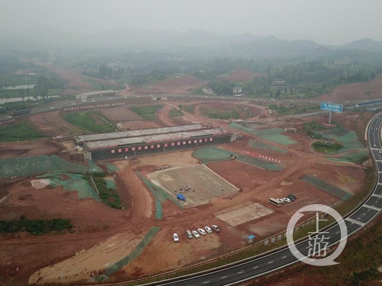 潼荣高速公路潼南南互通施工现场
