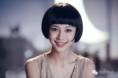 吐血也要保持微笑,baby是做了微笑唇吗?