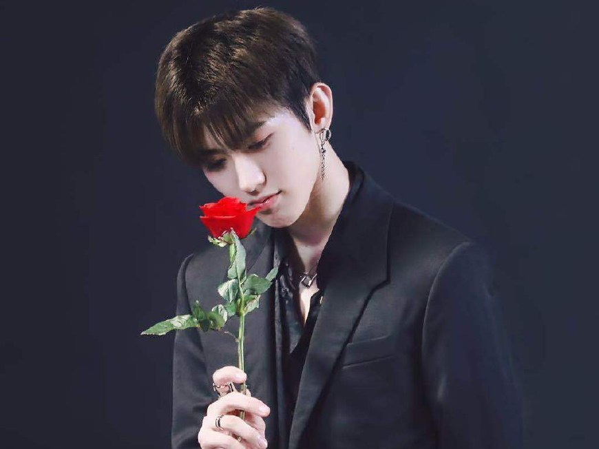 蔡徐坤一改美帅风,新发型撞上吴亦凡,差距有