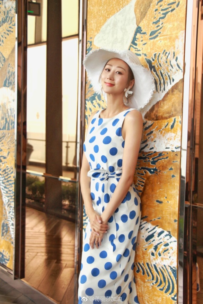 蒋丽莎素颜直播脸胖了一圈,原来她太爱吃这东西了