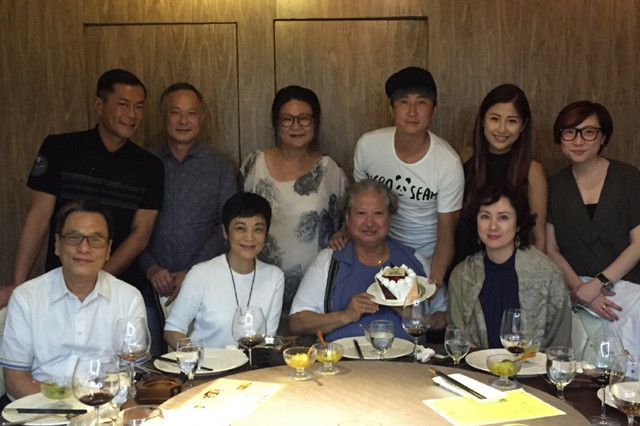 洪金宝为儿子庆生 一家女眷都是美人_腾讯网触屏版