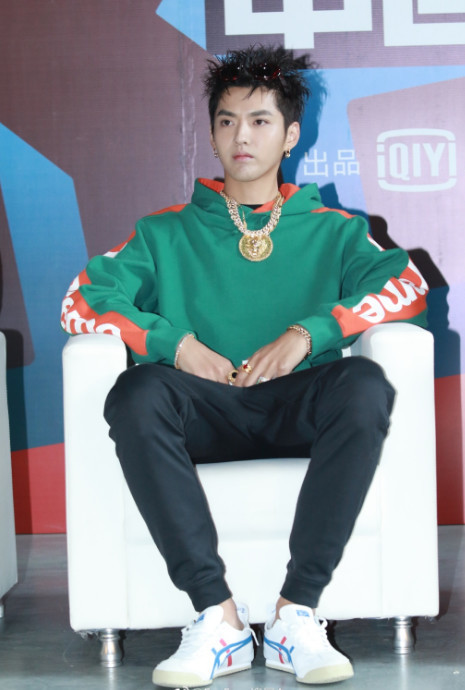 《新说唱》发布会吴亦凡金链子抢镜,网友:邓紫