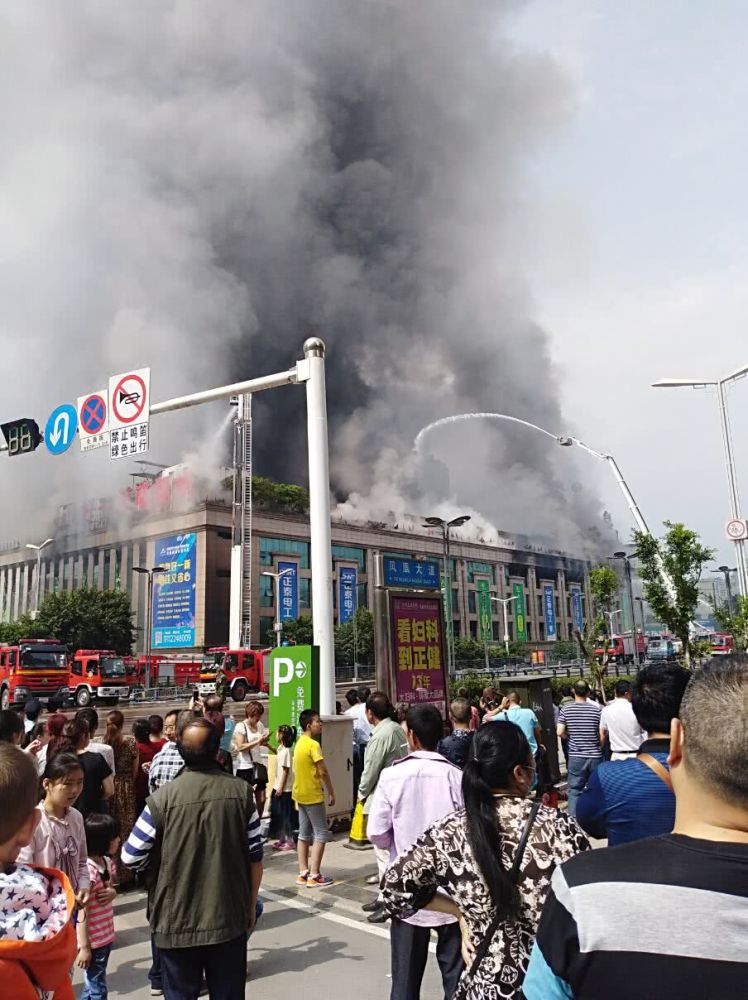 达州好一新商贸城火灾2名涉嫌失火当事人被