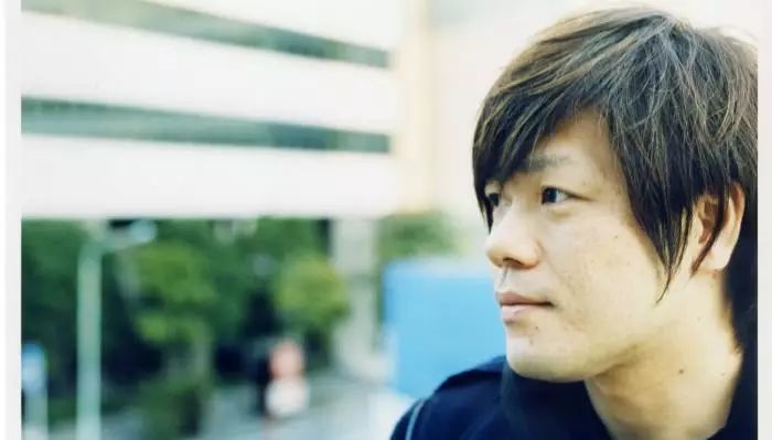 日本作家:为什么书还是贵点好?丨访谈