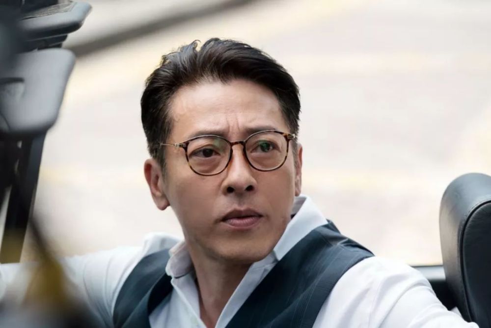 曾是亚视无线一线小生红极一时 在新戏演父亲真打对手五大巴掌
