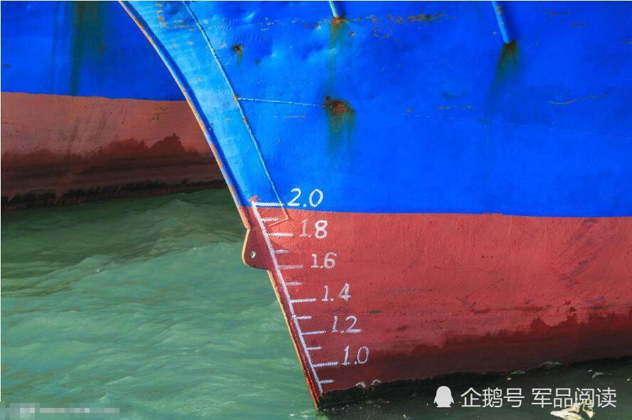 采用船体在水线下部分排开的同等体积水的重量计算船的重量