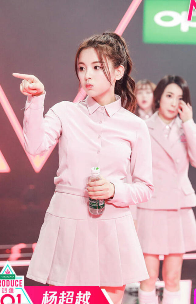 创造101杨超越频上热搜,这些时尚又炫酷的私服