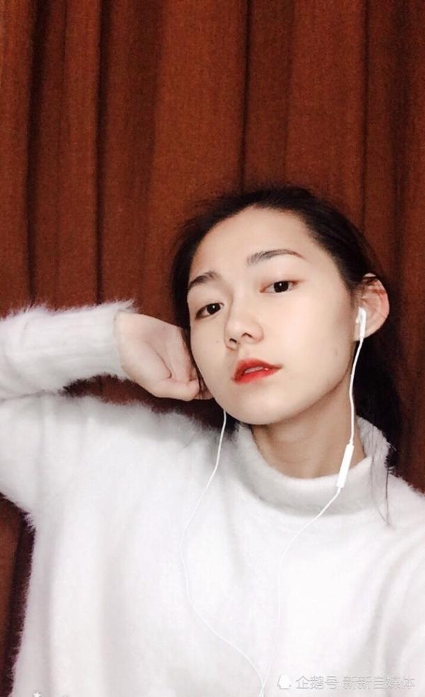 段奥娟:清纯女孩的纯净音符,凝结了空气传递着