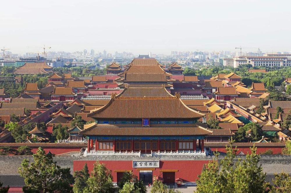 被誉为"中国古代建筑成就的博物馆"和"挂在悬崖峭壁上的故宫"