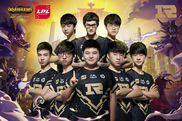 2018LPL夏季赛各战队选手定妆照合影公布