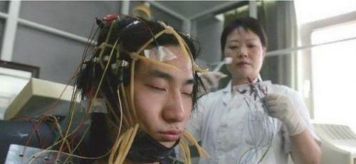 企鹅娘吐槽：如果全世界僵尸爆发你会如何保护自己呢？