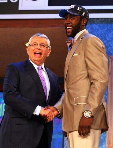 詹姆斯·哈登!一场胡子旅行,如何从nba球场走到米兰时装周
